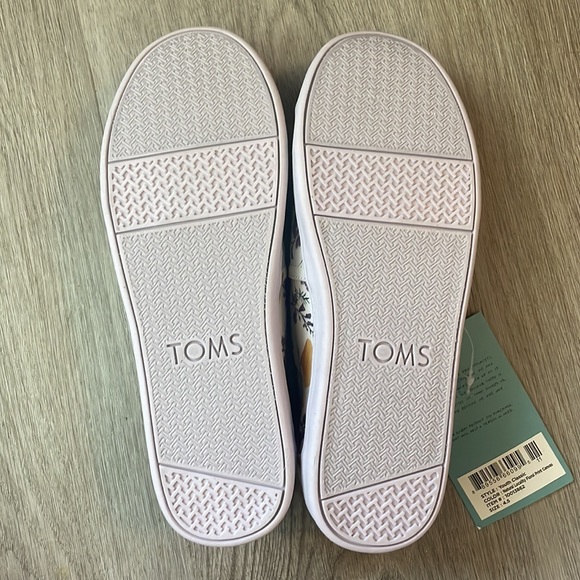 TOMS - Picture 3 of 3